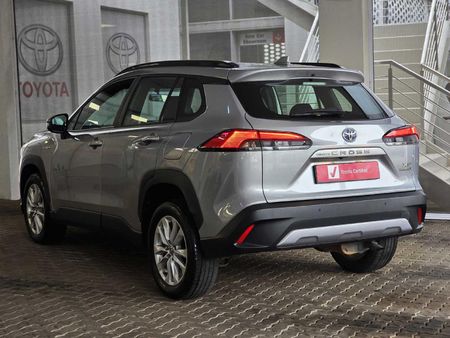 2025-Toyota-Corolla-Cross-18-XS-Hybrid_18