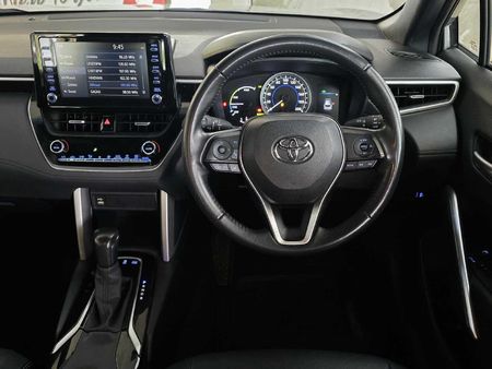 2025-Toyota-Corolla-Cross-18-XS-Hybrid_23