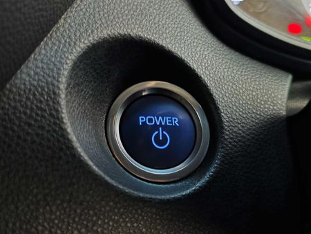 2025-Toyota-Corolla-Cross-18-XS-Hybrid_5