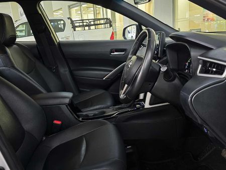 2025-Toyota-Corolla-Cross-18-XS-Hybrid_6