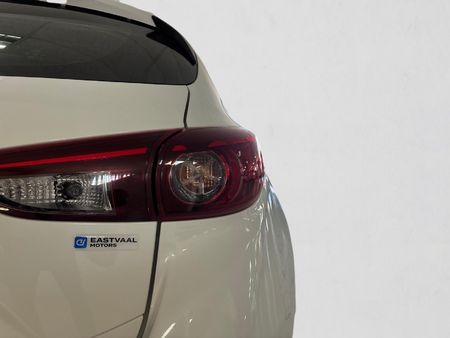 2017-Mazda-3-16-Dynamic-5-dr-Auto_11