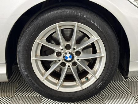 2010-BMW-3-Series-320d-Innovation-Auto_4