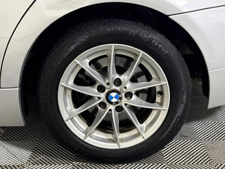 2010-BMW-3-Series-320d-Innovation-Auto_6