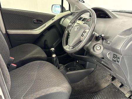 2009-Toyota-Yaris-T3-5-dr_9