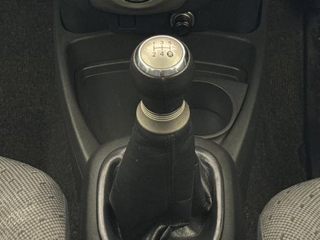 2009-Toyota-Yaris-T3-5-dr_10