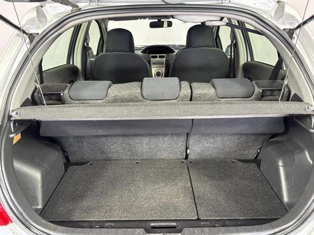 2009-Toyota-Yaris-T3-5-dr_14
