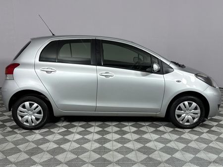 2009-Toyota-Yaris-T3-5-dr_17