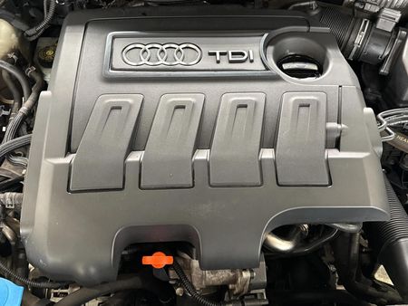 2011-Audi-A1-16-TDI-Ambition_12