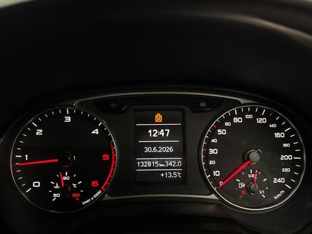 2011-Audi-A1-16-TDI-Ambition_2