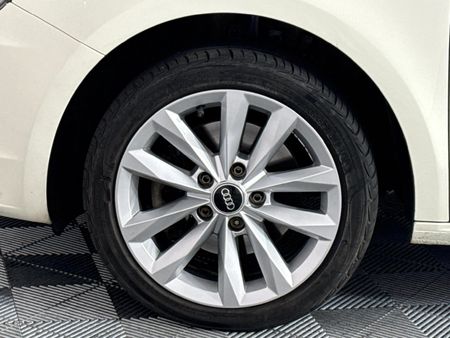 2011-Audi-A1-16-TDI-Ambition_3