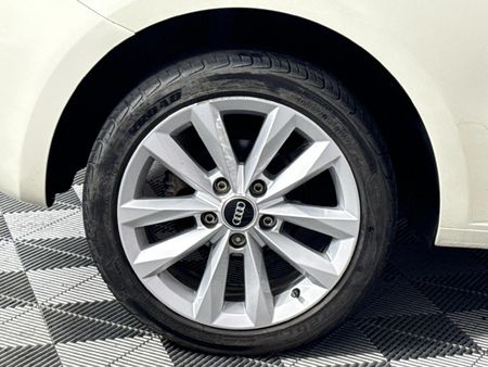 2011-Audi-A1-16-TDI-Ambition_6