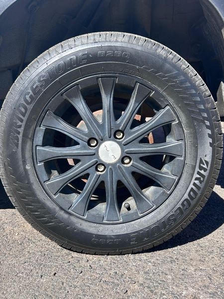 2016-Mahindra-KUV-100-12-K6_13