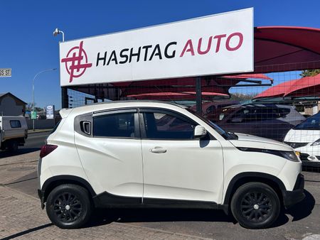 2016-Mahindra-KUV-100-12-K6_3