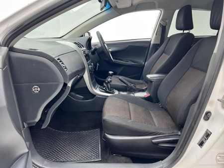 2016-Toyota-Corolla-Quest-16_4
