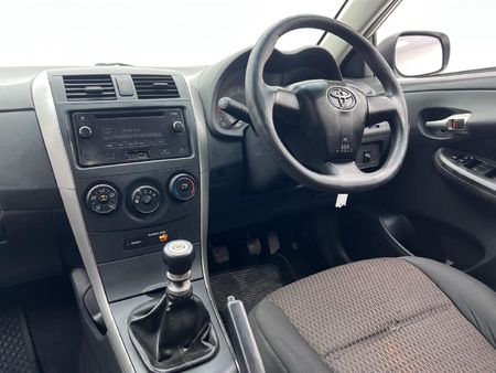 2016-Toyota-Corolla-Quest-16_5