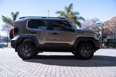2026-Toyota-Land-Cruiser-FJ-27-GX-Auto_5
