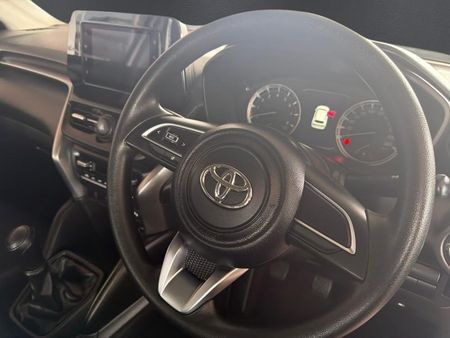 2025-Toyota-Urban-Cruiser-15-XS_10