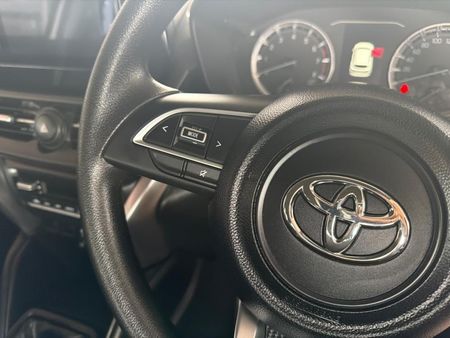 2025-Toyota-Urban-Cruiser-15-XS_15