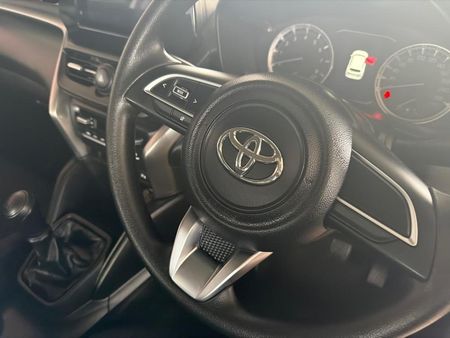 2025-Toyota-Urban-Cruiser-15-XS_8