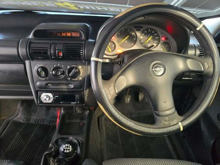 1999-Opel-Corsa-Utility-160i-S_10