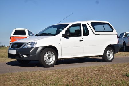 2023-Nissan-NP200-16_0