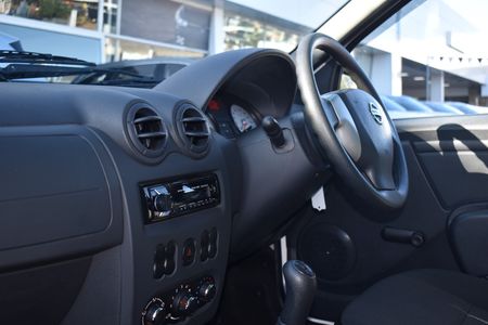 2023-Nissan-NP200-16_13