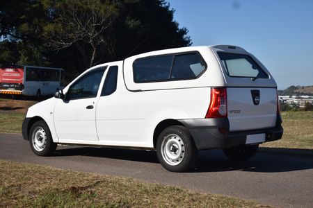 2023-Nissan-NP200-16_4
