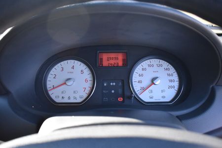 2023-Nissan-NP200-16_6
