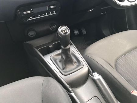 2024-Toyota-Starlet-15-XI_10