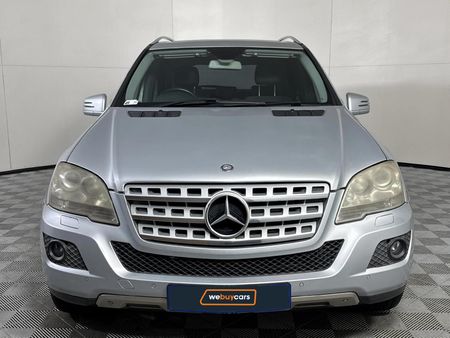 2011-Mercedes-Benz-ML-500-Auto_14