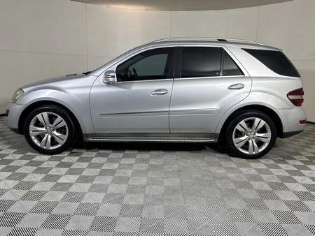 2011-Mercedes-Benz-ML-500-Auto_18
