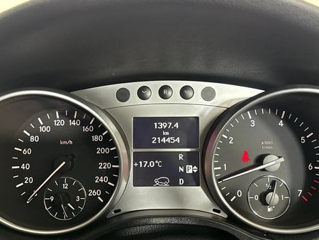 2011-Mercedes-Benz-ML-500-Auto_2