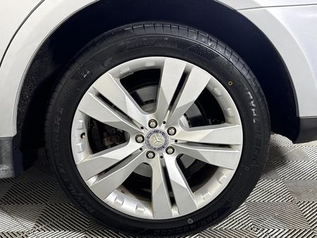 2011-Mercedes-Benz-ML-500-Auto_7