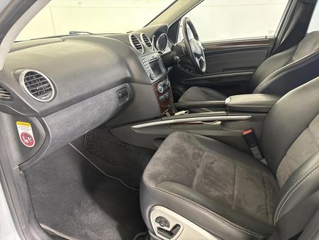 2011-Mercedes-Benz-ML-500-Auto_8
