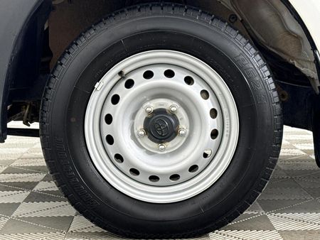 2025-Toyota-Hilux-24-GD-Single-Cab_2