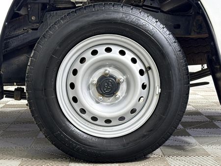 2025-Toyota-Hilux-24-GD-Single-Cab_4