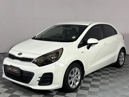 2015-Kia-Rio-12-5-dr_0