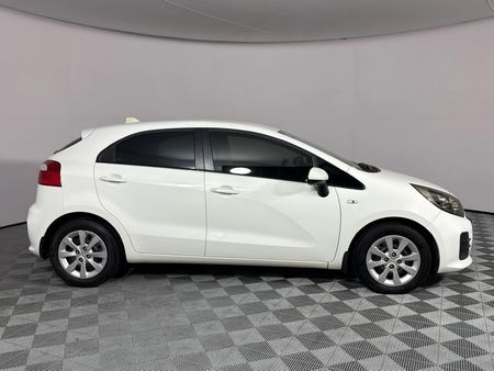 2015-Kia-Rio-12-5-dr_16