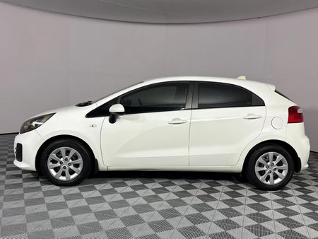 2015-Kia-Rio-12-5-dr_18