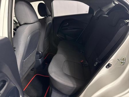 2015-Kia-Rio-12-5-dr_3