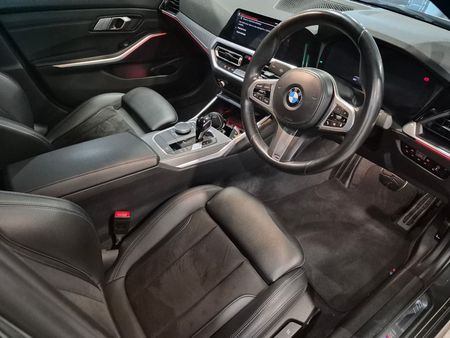 2022-BMW-3-Series-318i-M-Sport-Auto_4