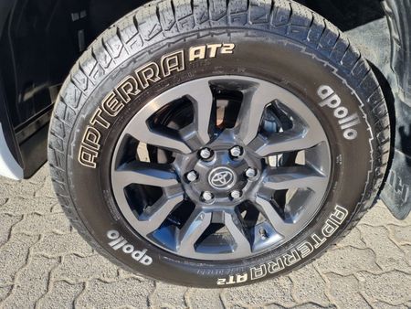 2021-Toyota-Hilux-28-GD-6-Raised-Body-Legend-4x4-Auto-Double-Cab_13