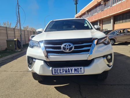 2020-Toyota-Fortuner-24_0