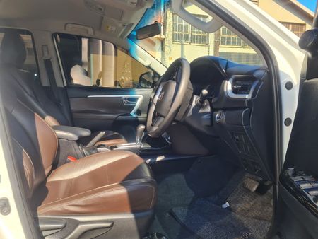 2020-Toyota-Fortuner-24_12