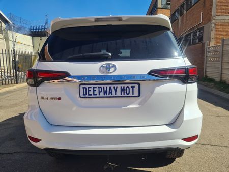 2020-Toyota-Fortuner-24_4