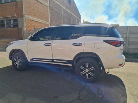 2020-Toyota-Fortuner-24_6