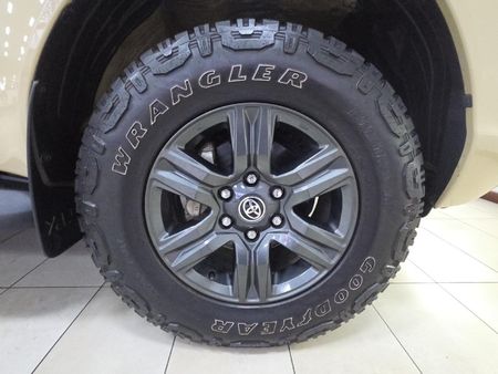 2022-Toyota-Hilux-28-GD-6-Raised-Body-Raider-Auto-Double-Cab_17