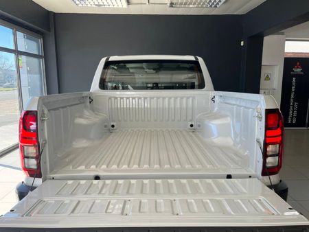 2026-Mitsubishi-Triton-24-Di-DC-GLS-4x4-Double-Cab-Auto_9