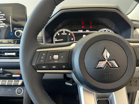 2026-Mitsubishi-Triton-24-Di-DC-GLS-4x4-Double-Cab-Auto_15
