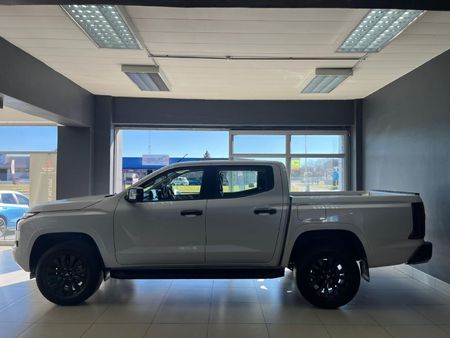 2026-Mitsubishi-Triton-24-Di-DC-GLS-4x4-Double-Cab-Auto_5